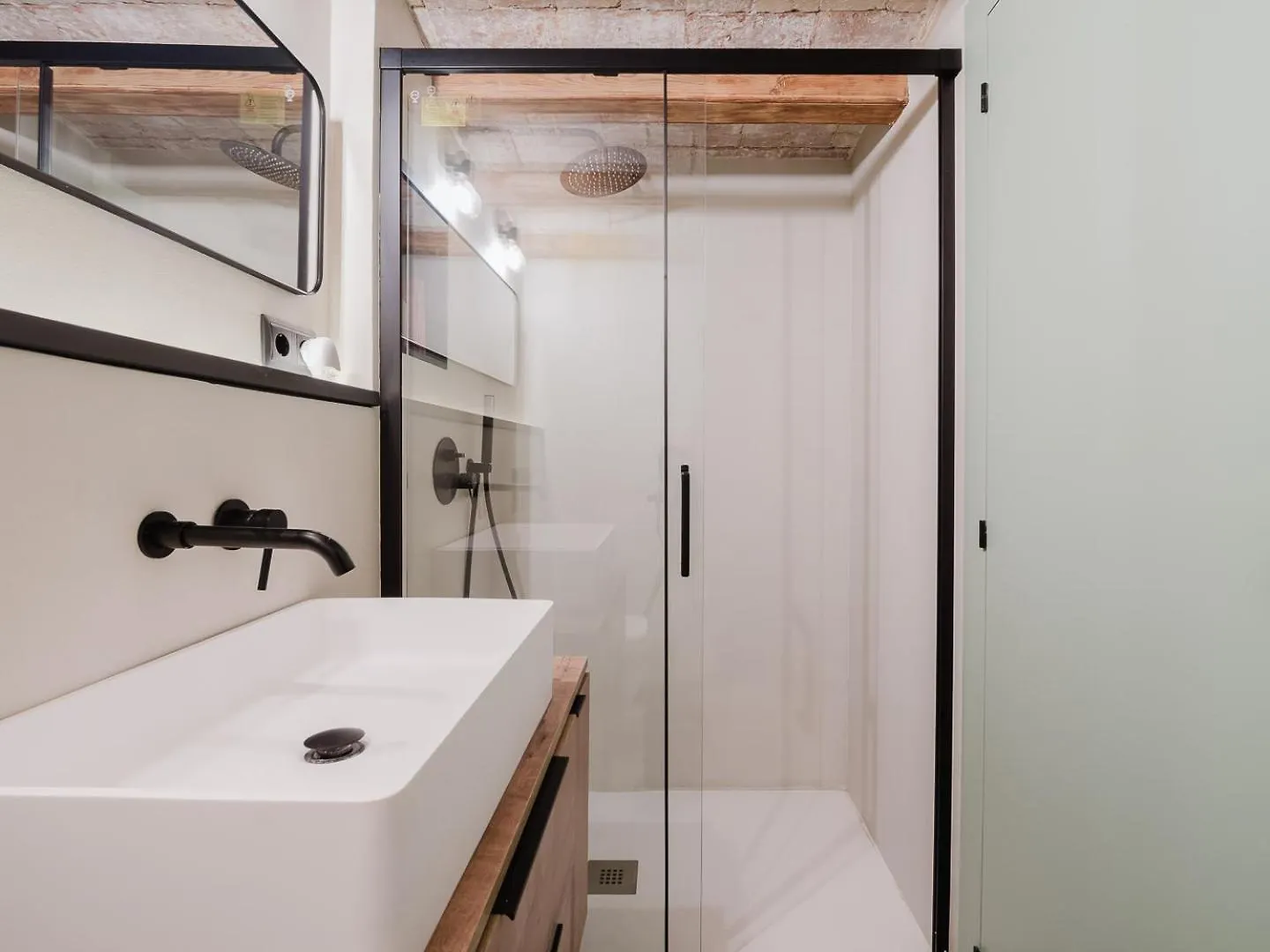 Luxury 2 Story Apartment Near Passeig De Gracia Barcelona Spanyolország