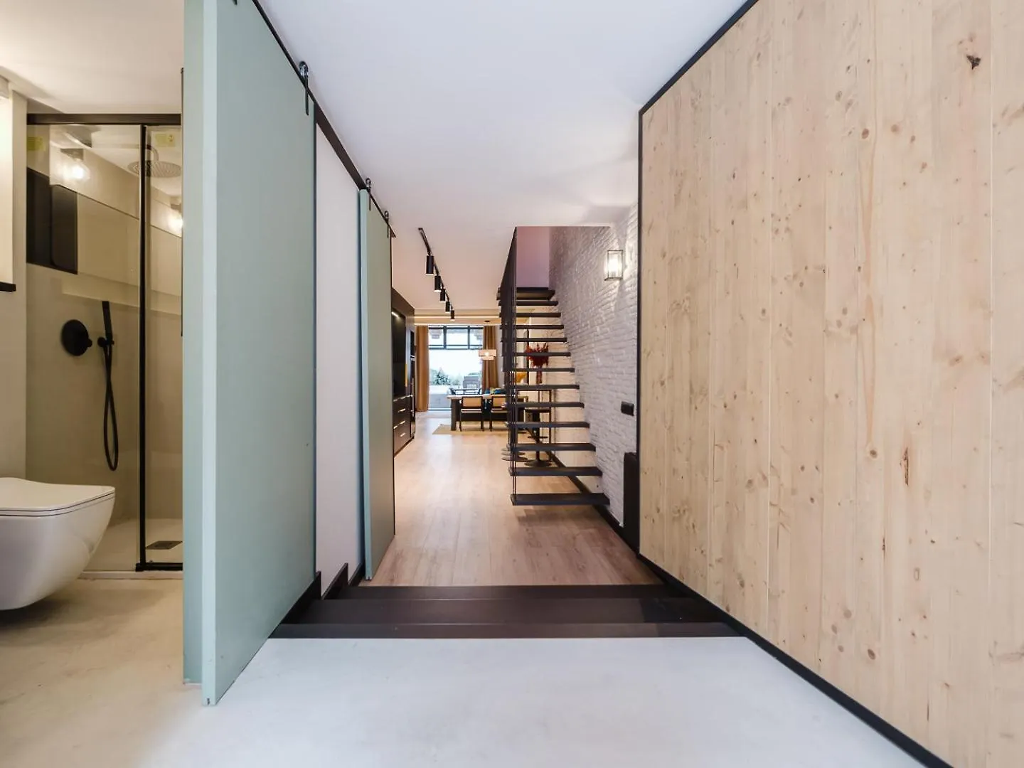 Luxury 2 Story Apartment Near Passeig De Gracia Barcelona